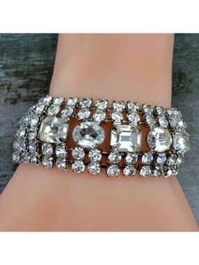 Vintage Weiss Silvertone Diamante Crystal Bracelet 7" Safety Chain Stunning